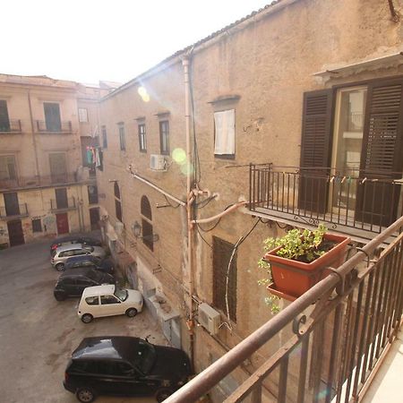 Kaleidos Private Apartment Palermo Bagian luar foto